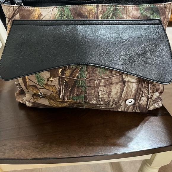 REALTREE Concealed Carry Handbag - Picture 11 of 16